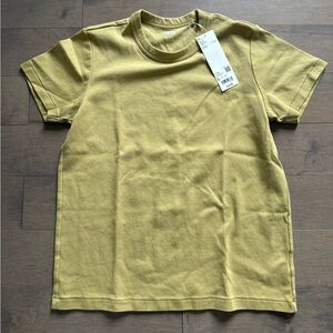 NWT Uniqlo T-shirt Women’s U yellow Crew Neck Short Sleeve  100% Cotton